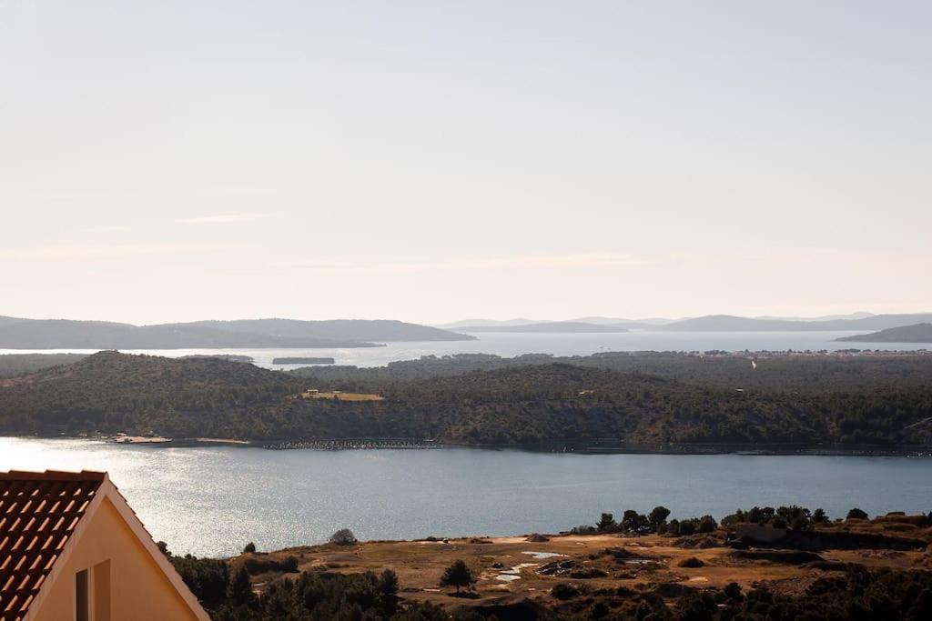 Summer Breeze Apartment - Quiet Place With A Spectacular View And A Garden Šibenik Exterior foto